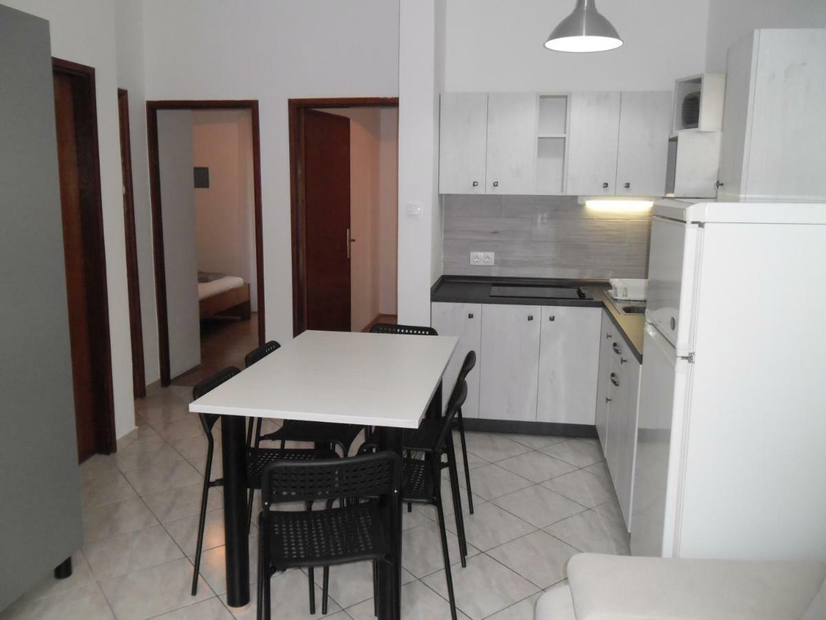 Apartmani Nena Povljana Kültér fotó